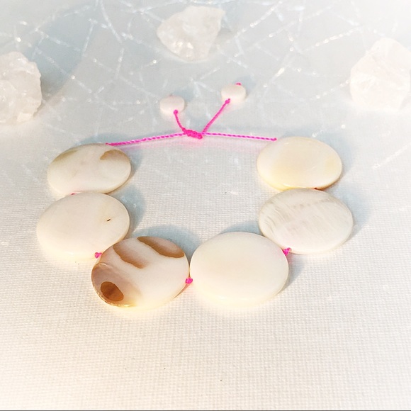 🌊🌴Perfect Circle Shell Bracelet🌴 - Picture 2 of 3